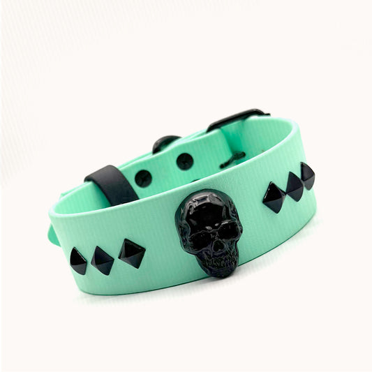 Collier ajustable 1 1/2" (37 mm) - Turquoise avec tête de mort